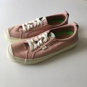 Cariuma Rose OCA Low Sneakers